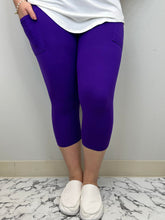 Load image into Gallery viewer, Solid Tween Capri w/ Pockets
