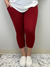 Load image into Gallery viewer, Solid Tween Capri w/ Pockets
