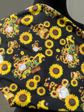 Load image into Gallery viewer, Sunflower gnome leggings
