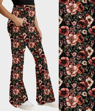 Load image into Gallery viewer, RTS - Vintage Blooms Flare Leggings w/ Pockets
