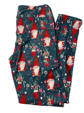 Load image into Gallery viewer, Christmas Gnome leggings with pockets
