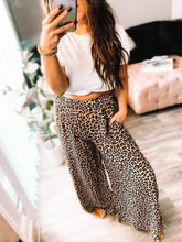 Load image into Gallery viewer, Leopard Ankle pants
