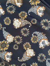 Load image into Gallery viewer, Leopard gnome leggings
