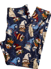Load image into Gallery viewer, Nativity gnomes leggings
