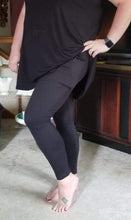 Load image into Gallery viewer, Solid Black Full Length w/ Pockets Leggings
